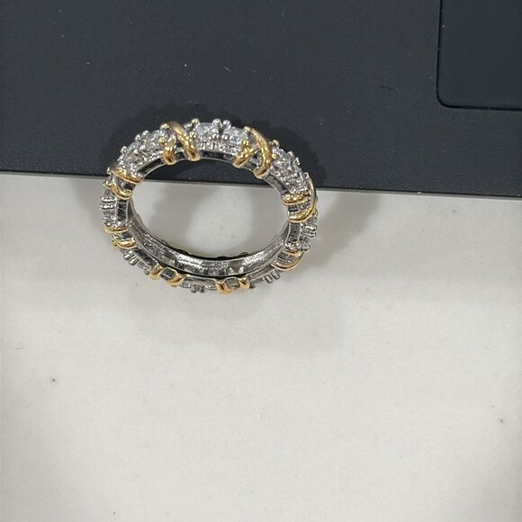 Luxurious Crystal-Embellished Bracelet - Picture 9 of 11